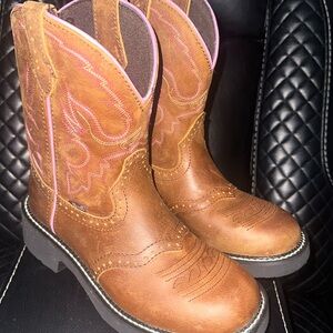 Justin Women’s cowboy boots Gemma 8”
Never worn 
Size: 9